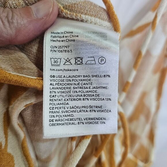 H&M Gold Tropical Sleeveless Flowy Jumpsuit Size Large - Picture 10 of 13
